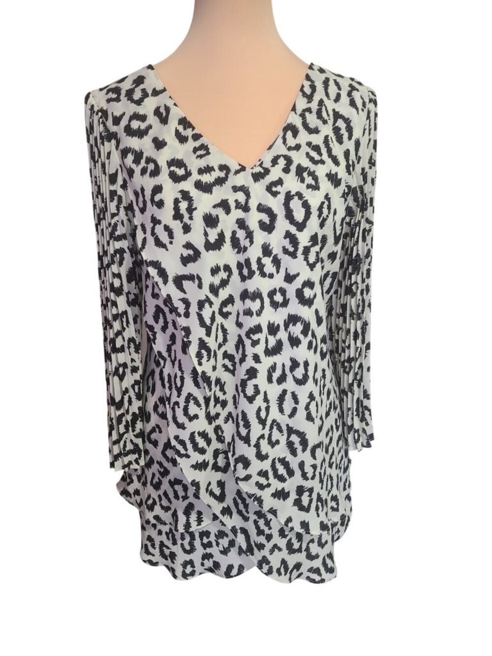 Laurie Felt Dressy Animal Print Top XS Black White Pleated Sleeve